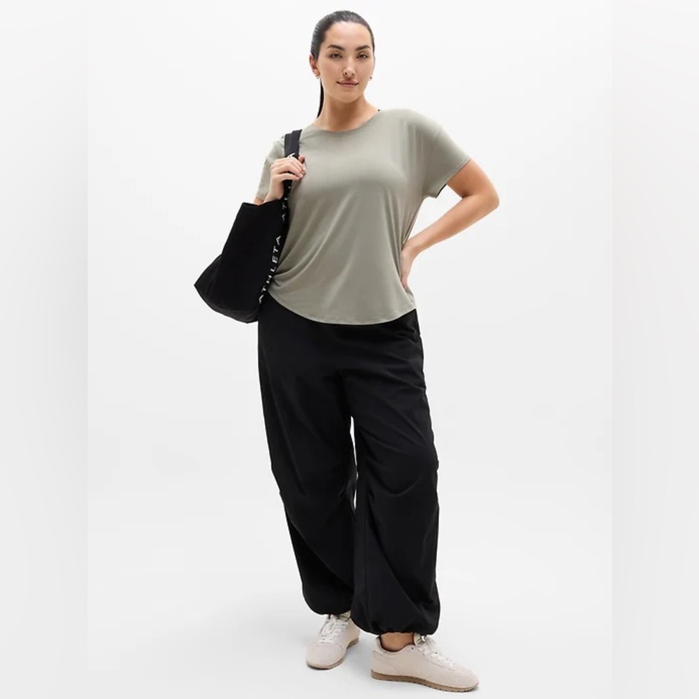 Athleta The With Ease Short Sleeve Tee in Willow Green, Women’s size XL